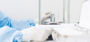 Kalibrasi Neraca Analitik: Kepatuhan Standar Laboratorium