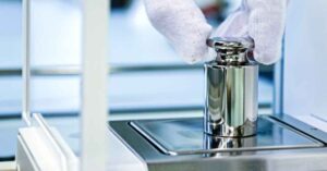Kalibrasi Timbangan Produksi dengan Batu Timbangan Industri